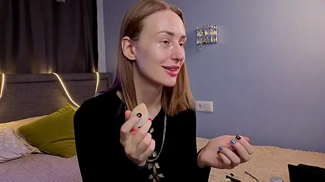 ZolaDickmann online show from 11-06-25, 08:15