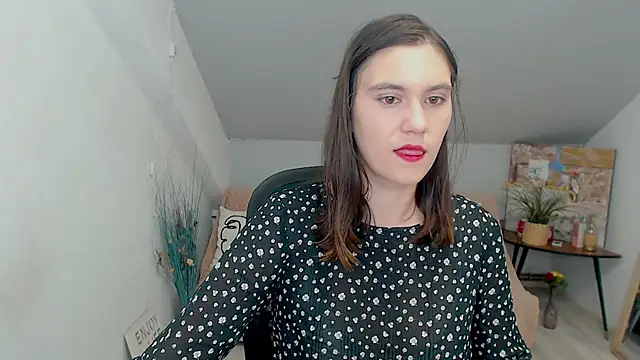 Snapshot of IzzyMonro chatting on 10-23-25, 04:17 IzzyMonro online show from 10-23-25, 04:17