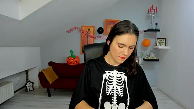 Snapshot of IzzyMonro chatting on 10-30-25, 08:53 IzzyMonro online show from 10-30-25, 08:53