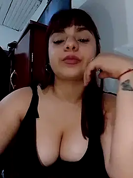 Snapshot of Tizi_04 chatting on 11-07-25, 10:54 Tizi 04 online show from 11-07-25, 10:54