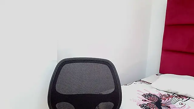 Snapshot of Flirty_Vibes chatting on 11-04-25, 02:49 Flirty Vibes online show from 11-04-25, 02:49