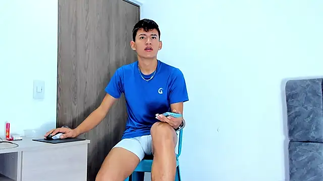 Nicolas Torres  online show from 10-31-25, 07:42