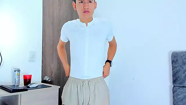 Nicolas Torres  online show from 11-14-25, 02:32