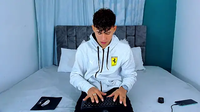 Nicolas Torres  online show from 11-21-25, 04:00