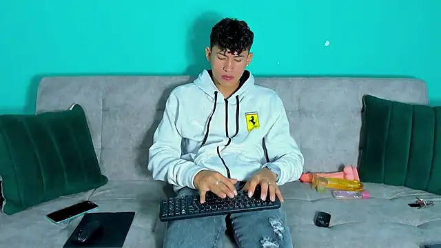 Nicolas Torres  online show from 11-24-25, 07:52