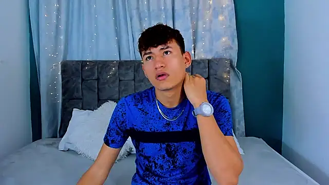 Nicolas Torres  online show from 12-17-25, 03:45