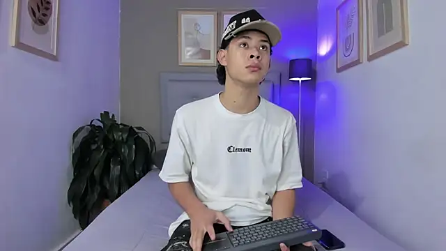 Snapshot of ApoloRicci chatting on 10-29-25, 07:26 ApoloRicci online show from 10-29-25, 07:26