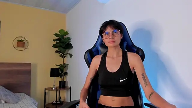 Snapshot of MartinnaGrecco chatting on 11-17-25, 08:58 MartinnaGrecco online show from 11-17-25, 08:58