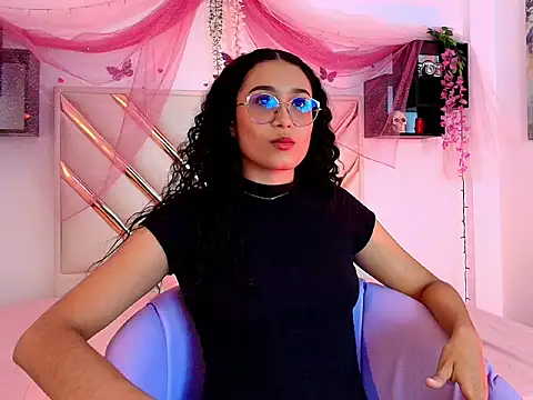 Snapshot of ZOEH_ROSS chatting on 10-21-25, 11:05 ZOEH ROSS online show from 10-21-25, 11:05