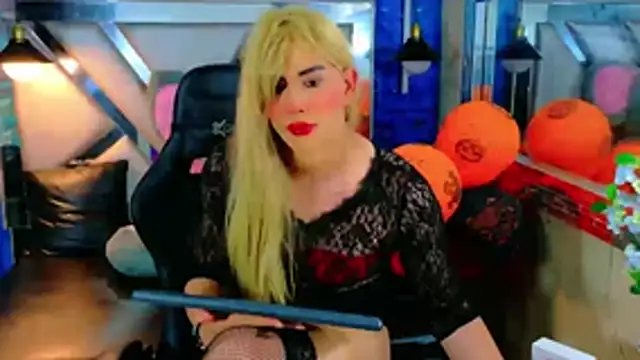 Snapshot of Jennfer_Winson chatting on 10-25-25, 10:15 Jennfer Winson online show from 10-25-25, 10:15