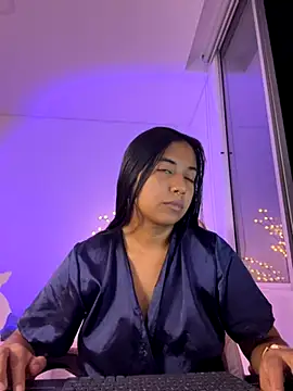 aly nicols online show from 11-08-25, 01:17