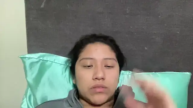 Snapshot of Kmiii21 chatting on 10-22-25, 02:23 Kmiii21 online show from 10-22-25, 02:23