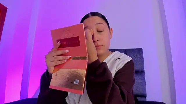 Snapshot of kittymonroe1 chatting on 11-27-25, 05:26 kittymonroe1 online show from 11-27-25, 05:26