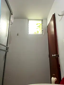 Snapshot of Selena_Roa chatting on 10-25-25, 12:13 Selena Roa online show from 10-25-25, 12:13