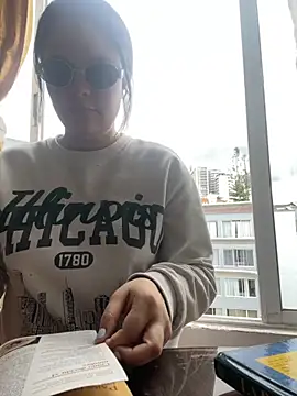 Snapshot of Selena_Roa chatting on 11-19-25, 04:18 Selena Roa online show from 11-19-25, 04:18