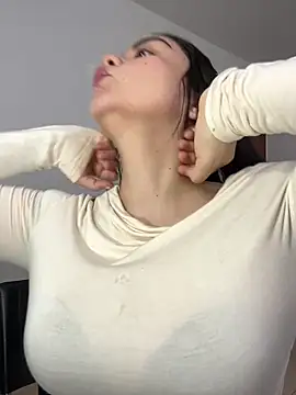 Snapshot of Selena_Roa chatting on 12-05-25, 04:47 Selena Roa online show from 12-05-25, 04:47