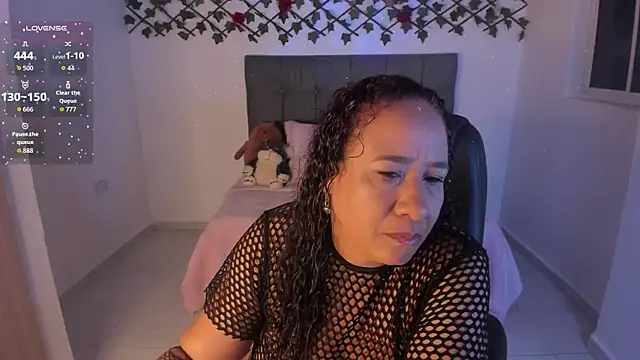 Snapshot of Karly_Closson chatting on 11-04-25, 03:27 Karly Closson online show from 11-04-25, 03:27