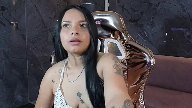 Snapshot of Odette_b chatting on 10-23-25, 04:01 Odette b online show from 10-23-25, 04:01