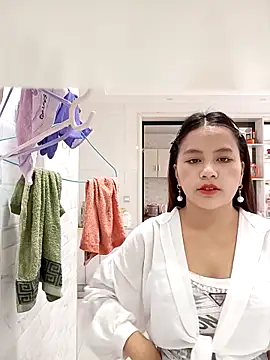 Snapshot of love-xx chatting on 10-29-25, 01:19 love-xx online show from 10-29-25, 01:19