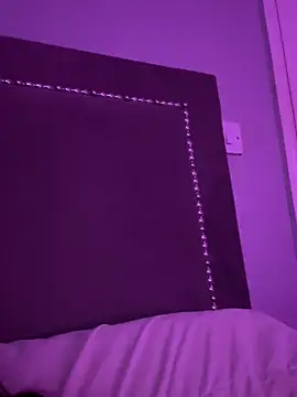 Gia Atkinson online show from 10-26-25, 01:00