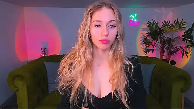 sassy cutie online show from 10-28-25, 06:06