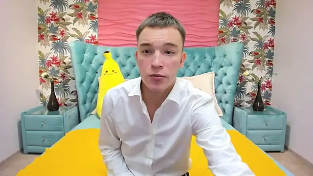 Snapshot of Derek_Banville chatting on 10-31-25, 01:01 Derek Banville online show from 10-31-25, 01:01