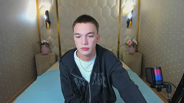 Snapshot of Derek_Banville chatting on 11-11-25, 01:11 Derek Banville online show from 11-11-25, 01:11