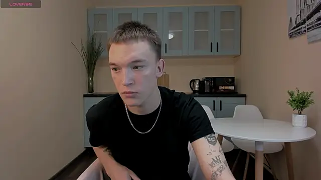 Snapshot of Derek_Banville chatting on 11-13-25, 07:13 Derek Banville online show from 11-13-25, 07:13