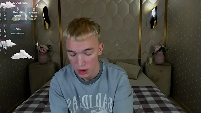 Snapshot of Derek_Banville chatting on 12-17-25, 08:04 Derek Banville online show from 12-17-25, 08:04