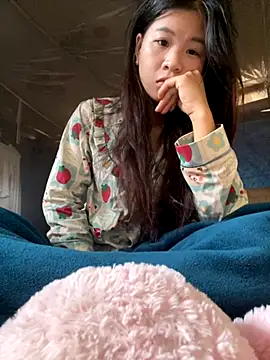 Snapshot of ninixinh chatting on 10-24-25, 02:41 ninixinh online show from 10-24-25, 02:41