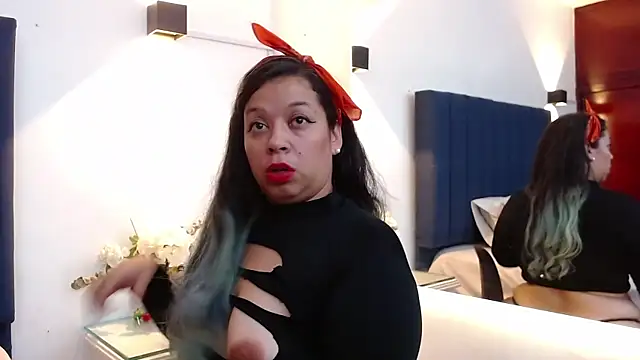 Snapshot of Angyrios chatting on 10-30-25, 11:22 Angyrios online show from 10-30-25, 11:22