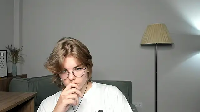 Snapshot of MelodyBaur chatting on 10-25-25, 09:06 MelodyBaur online show from 10-25-25, 09:06