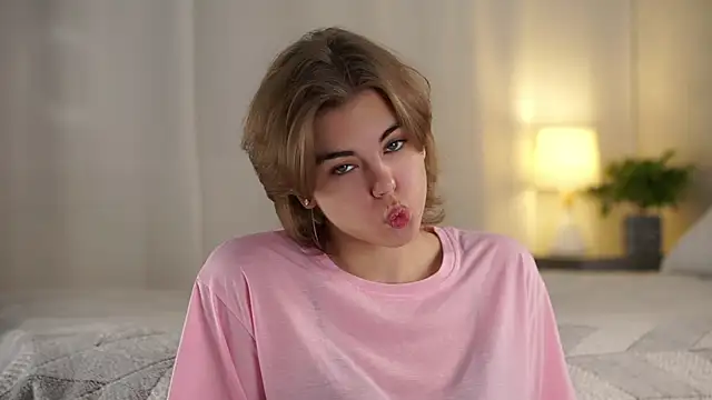 Snapshot of MelodyBaur chatting on 11-09-25, 01:31 MelodyBaur online show from 11-09-25, 01:31