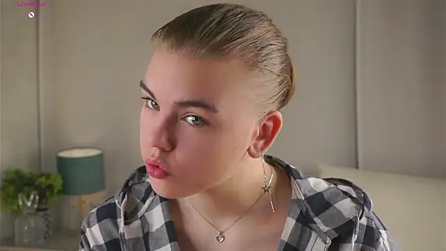 MelodyBaur online show from 04-08-26, 01:33