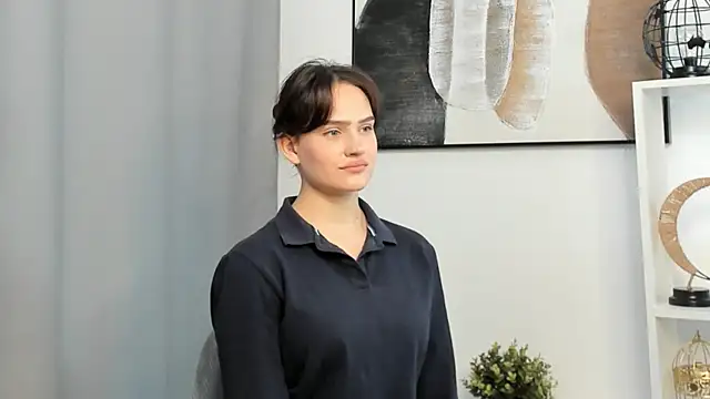 Snapshot of SusannDimanche chatting on 10-27-25, 02:43 SusannDimanche online show from 10-27-25, 02:43
