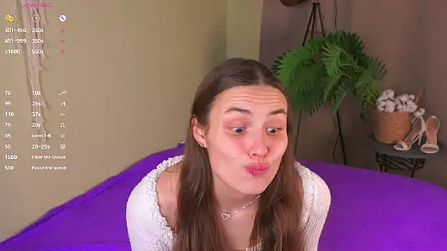 Snapshot of LeonoraWoods chatting on 11-30-25, 05:11 LeonoraWoods online show from 11-30-25, 05:11