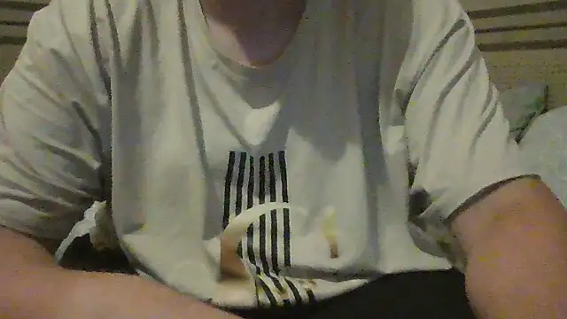 Snapshot of guywithboobs chatting on 10-24-25, 05:20 guywithboobs online show from 10-24-25, 05:20