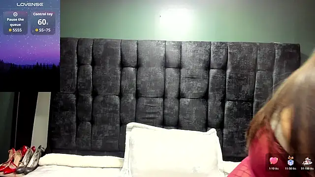 Snapshot of Alice__Morgan_ chatting on 10-28-25, 12:09 Alice Morgan online show from 10-28-25, 12:09