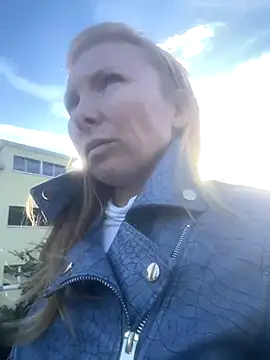 Snapshot of JeniJansi chatting on 10-21-25, 02:40 JeniJansi online show from 10-21-25, 02:40