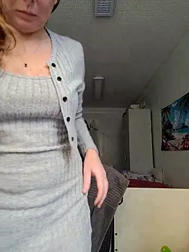 Snapshot of JeniJansi chatting on 10-24-25, 12:01 JeniJansi online show from 10-24-25, 12:01