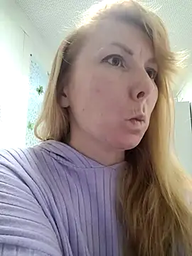 Snapshot of JeniJansi chatting on 10-27-25, 07:40 JeniJansi online show from 10-27-25, 07:40