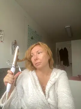 Snapshot of JeniJansi chatting on 10-31-25, 12:06 JeniJansi online show from 10-31-25, 12:06