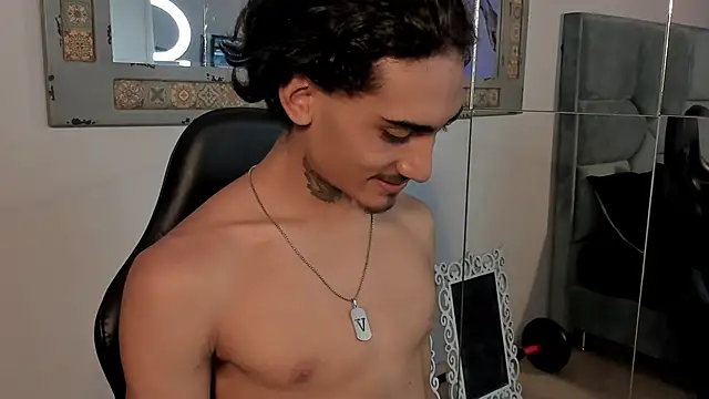 Snapshot of Mr_Strike chatting on 10-27-25, 02:37 Mr Strike online show from 10-27-25, 02:37