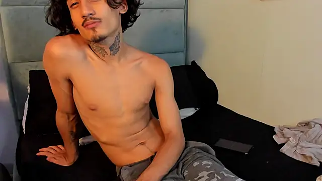 Snapshot of Mr_Strike chatting on 11-01-25, 02:46 Mr Strike online show from 11-01-25, 02:46