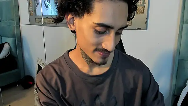 Snapshot of Mr_Strike chatting on 11-02-25, 02:58 Mr Strike online show from 11-02-25, 02:58