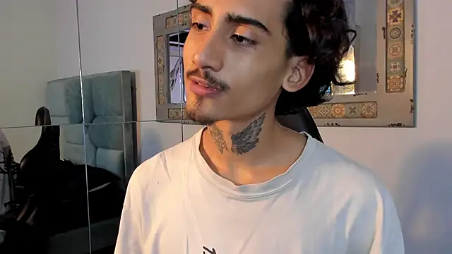 Snapshot of Mr_Strike chatting on 11-05-25, 02:44 Mr Strike online show from 11-05-25, 02:44