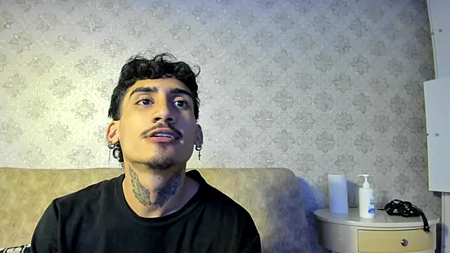 Snapshot of Mr_Strike chatting on 11-13-25, 02:54 Mr Strike online show from 11-13-25, 02:54