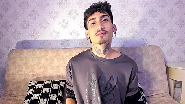 Snapshot of Mr_Strike chatting on 11-14-25, 02:32 Mr Strike online show from 11-14-25, 02:32