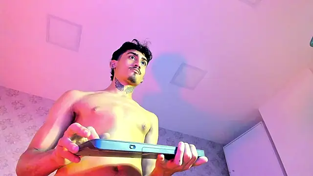 Snapshot of Mr_Strike chatting on 11-19-25, 02:55 Mr Strike online show from 11-19-25, 02:55