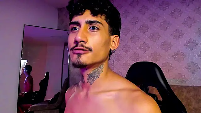 Snapshot of Mr_Strike chatting on 11-21-25, 03:05 Mr Strike online show from 11-21-25, 03:05